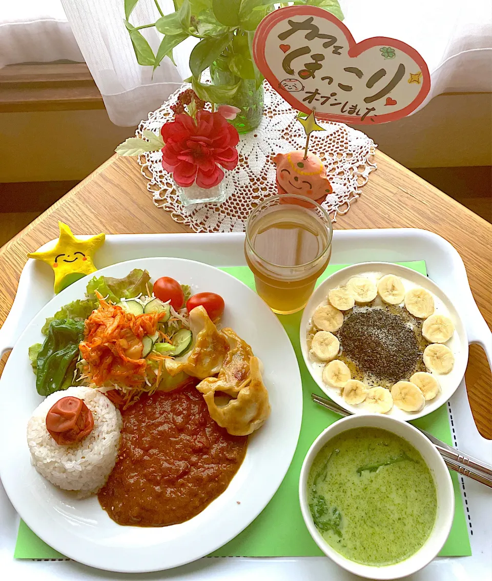 餃子🥟とスパイスカレー🍛キムチサラダ🥗レタススープ🍲黒ゴマバナナヨーグルト🍌|HAMI69さん