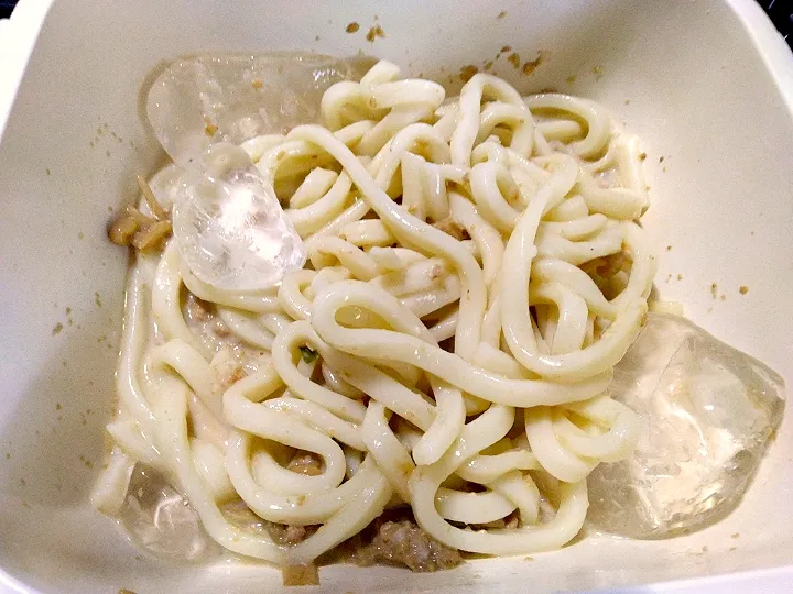 なめ茸と肉そぼろ入り胡麻ダレ冷やしうどん|darkbaronさん