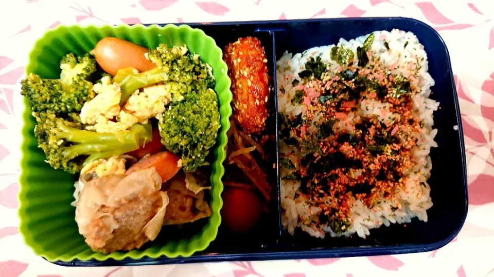 Snapdishの料理写真:ブロッコリーとウインナーと卵の炒め物❤️旦那さんお弁当❤️|かおるcitronさん