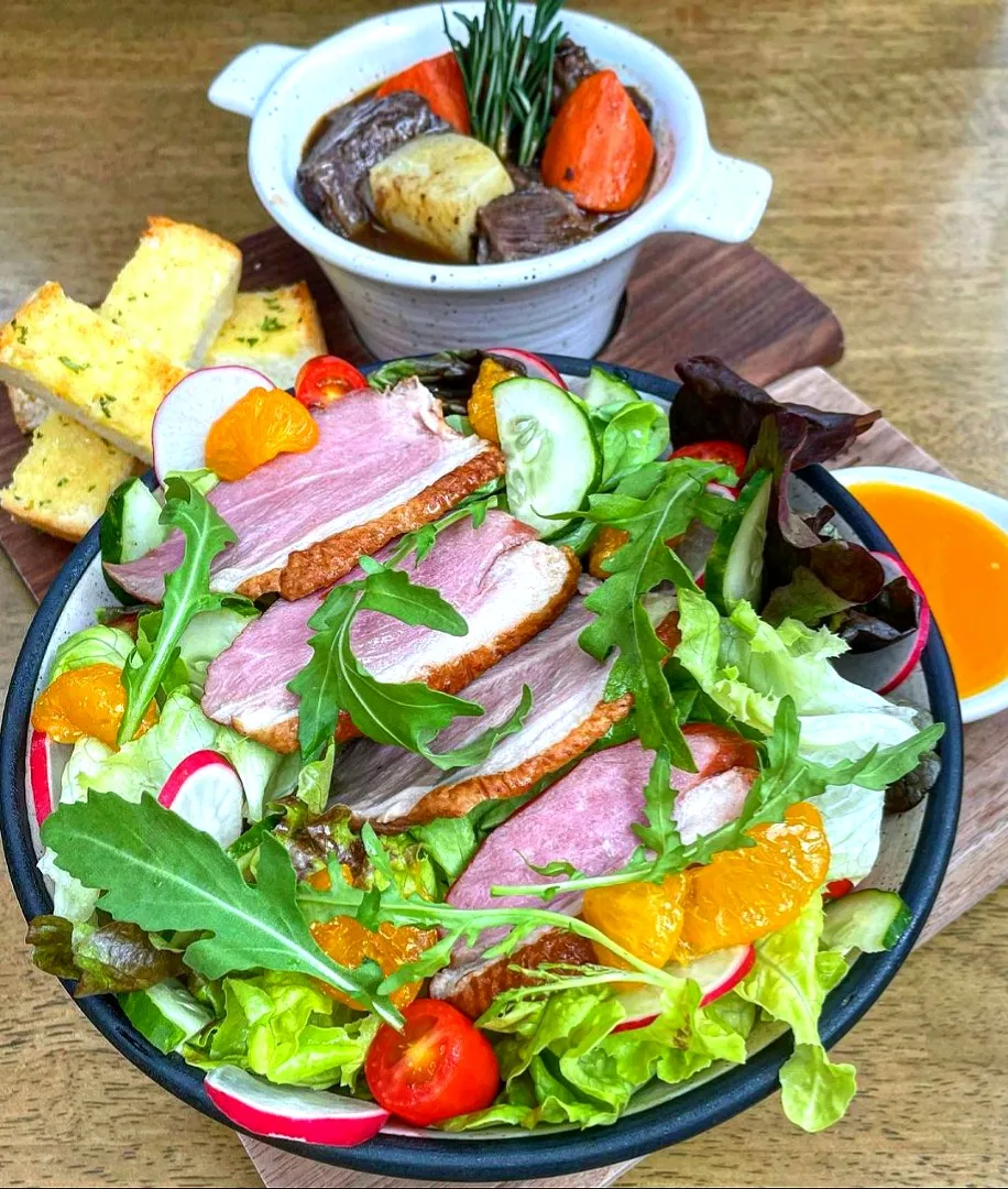 Lunchtime w/ Smoked Duck Salad & Beef Stew 🦆🥗🍲🥰
...
...
Mmmmm... Super Fresh & Delish! 🤤|An'leeさん