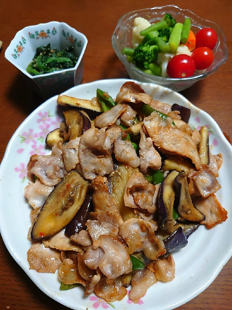 豚肉と茄子の味噌炒め
ほうれん草胡麻和え
サラダ|ぱやさん