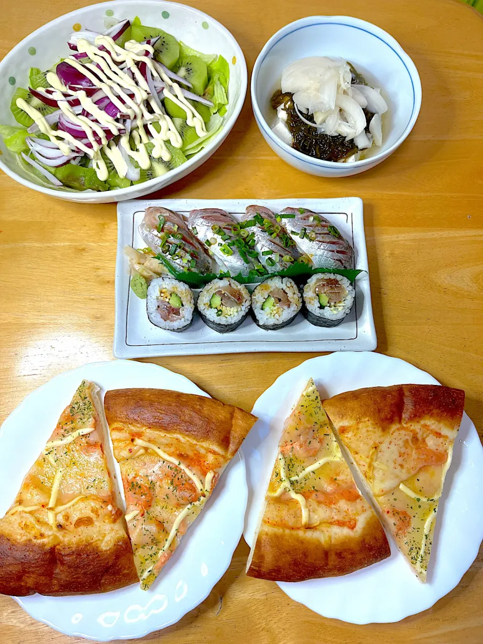 Snapdishの料理写真:紫玉葱🟣アボカド🥑キウイ🥝サラダ|Makokoさん