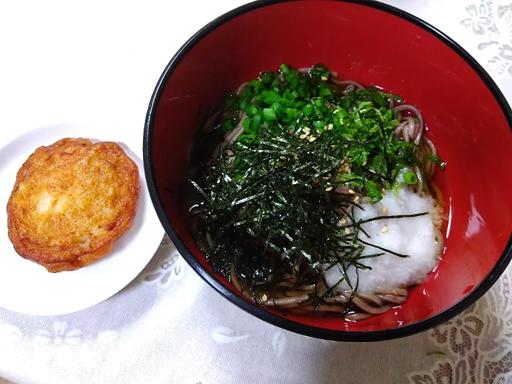 迫製麺所の蕎麦😄💕
*ネギ、大葉、刻み海苔、胡麻、山芋すりおろし
生協玉葱天!

美味しかった～|m.rafuさん