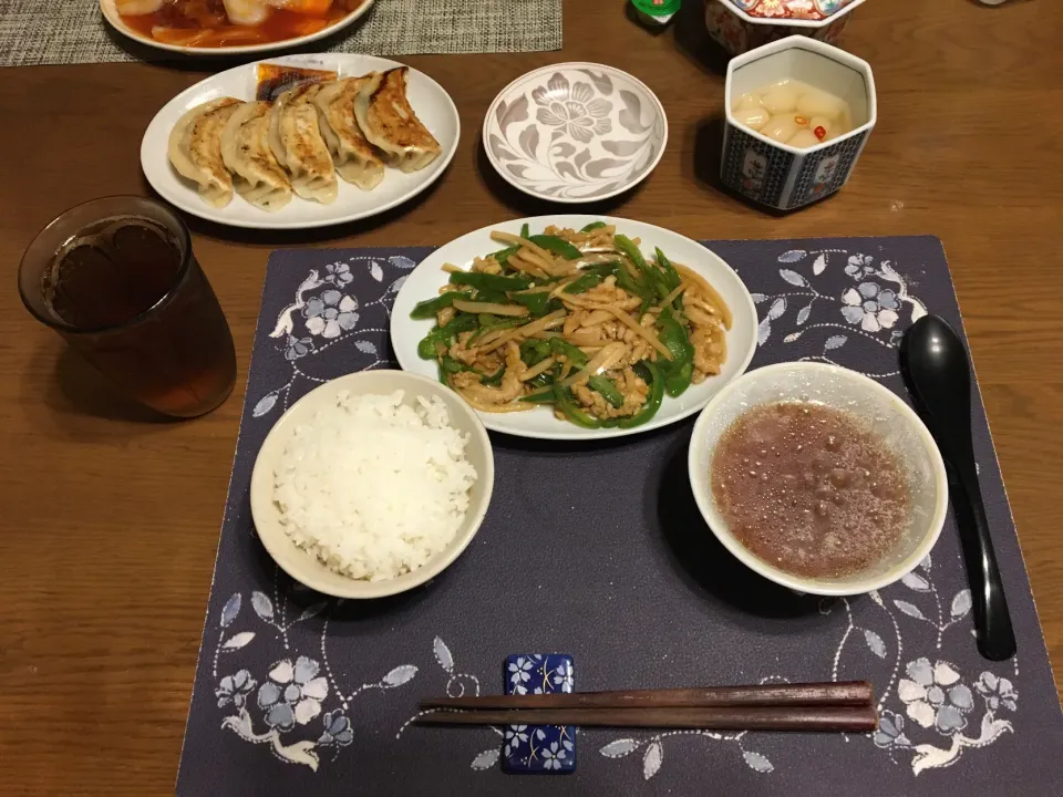 Snapdishの料理写真:青椒肉絲定食、酢豚定食、焼き餃子(中華の出前、夕飯)|enarinさん