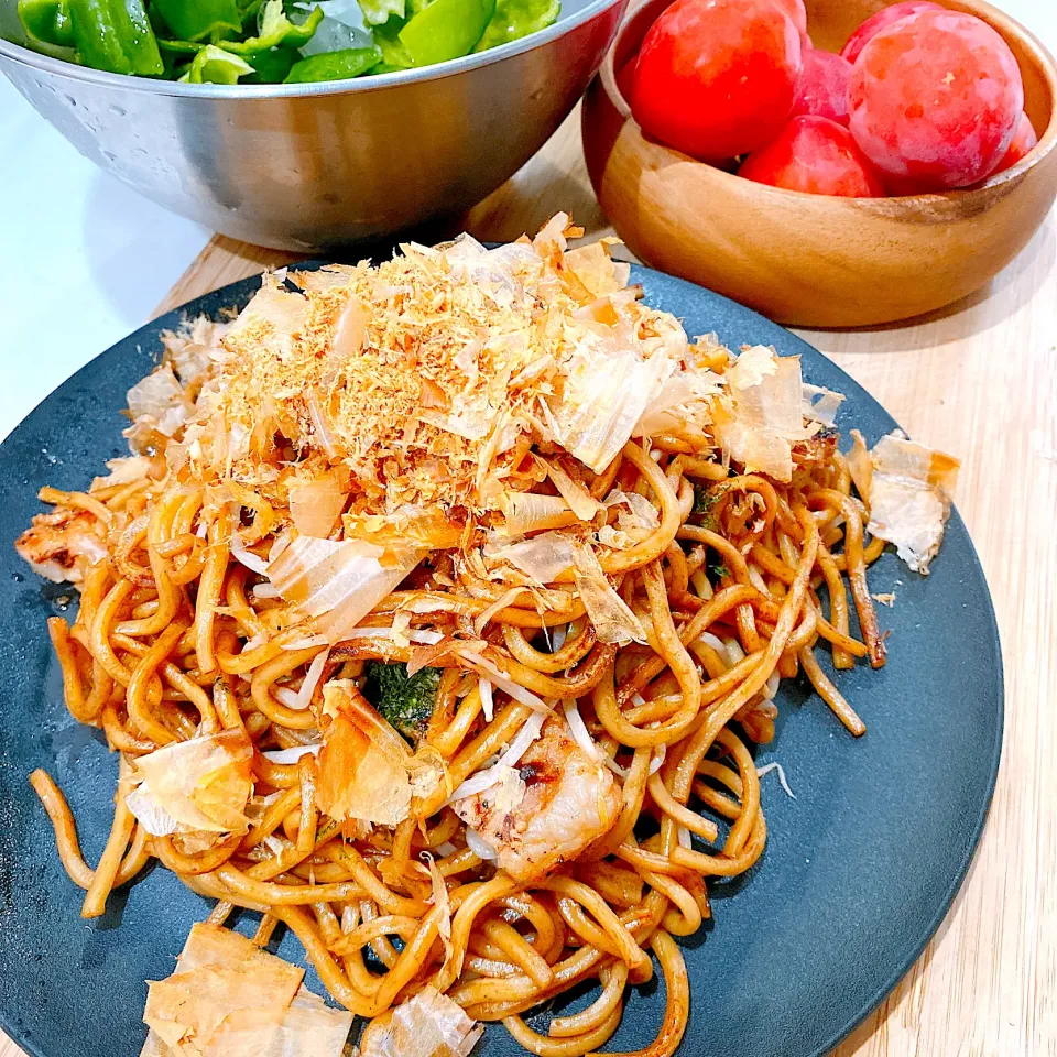 極太麺で屋台風、夏焼きそば☀️🌊🌴✨|桃仙メル🍑さん