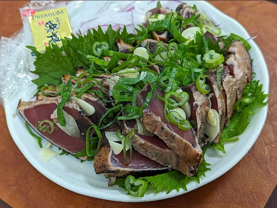 Snapdishの料理写真:藁焼きカツオのたたき|Aya☺︎さん