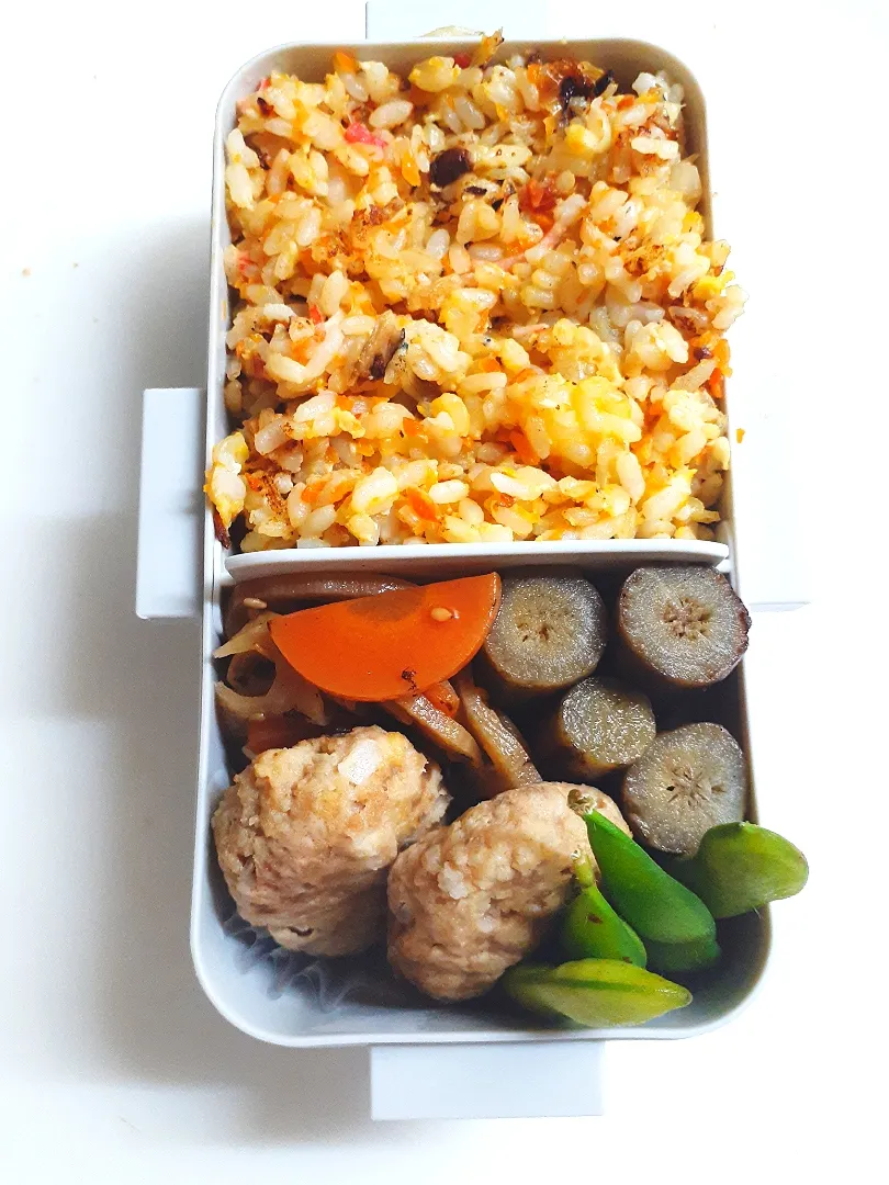 ☆中学生弁当☆玄米入り炒飯、牛蒡煮、蓮金平、ハンバーグ、枝豆|ｼｮｺﾗさん