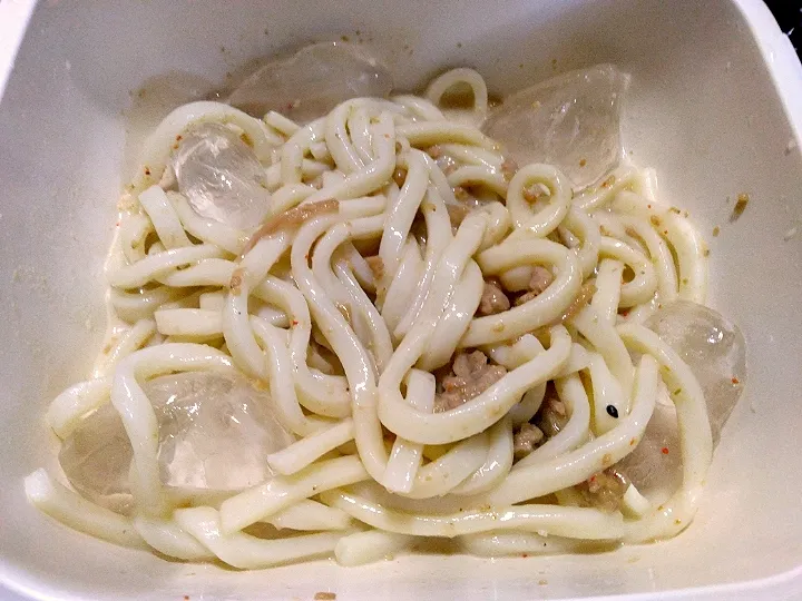 なめ茸と肉そぼろ入り胡麻ダレ冷やしうどん|darkbaronさん