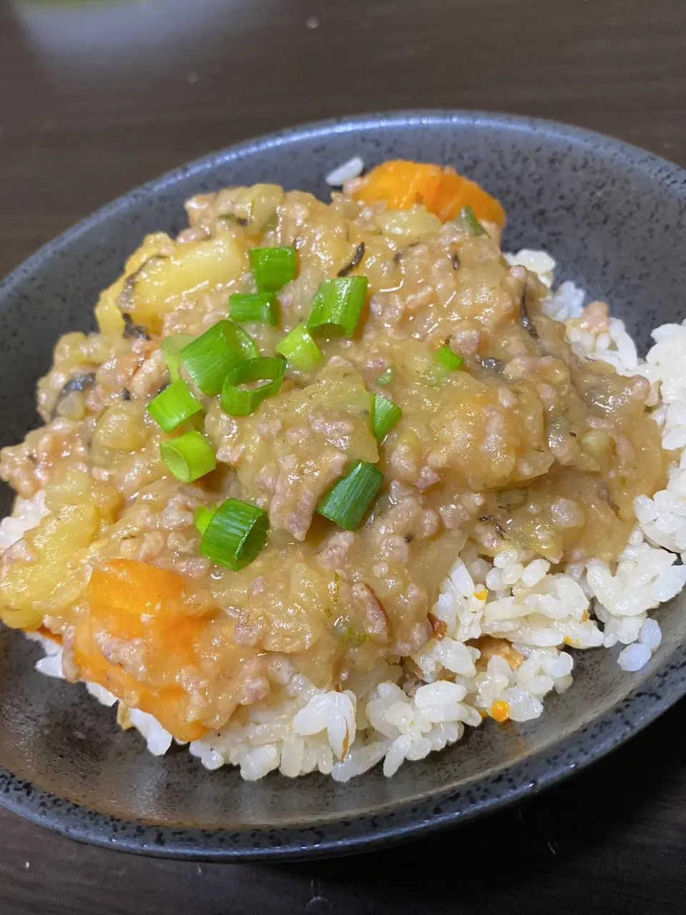 そぼろとジャガイモかけ炊き込みご飯|ちぐけんさん