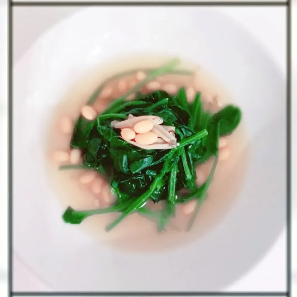 Spinach soup

Soup base : Organic soy beans + Anchovies

Other ingredients (optional) : garlic + fish sauce|2721_blissさん