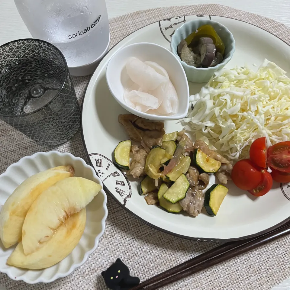 Snapdishの料理写真:7/18晩ご飯：豚こまとズッキーニのポン酢炒め|ななみんさん