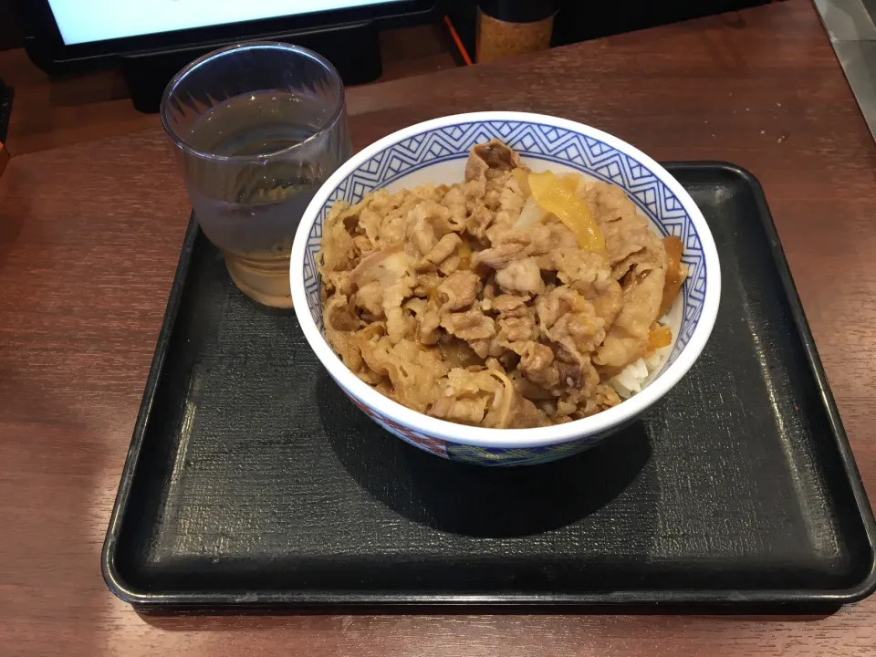 Snapdishの料理写真:吉野家の牛丼・並(昼飯)|enarinさん