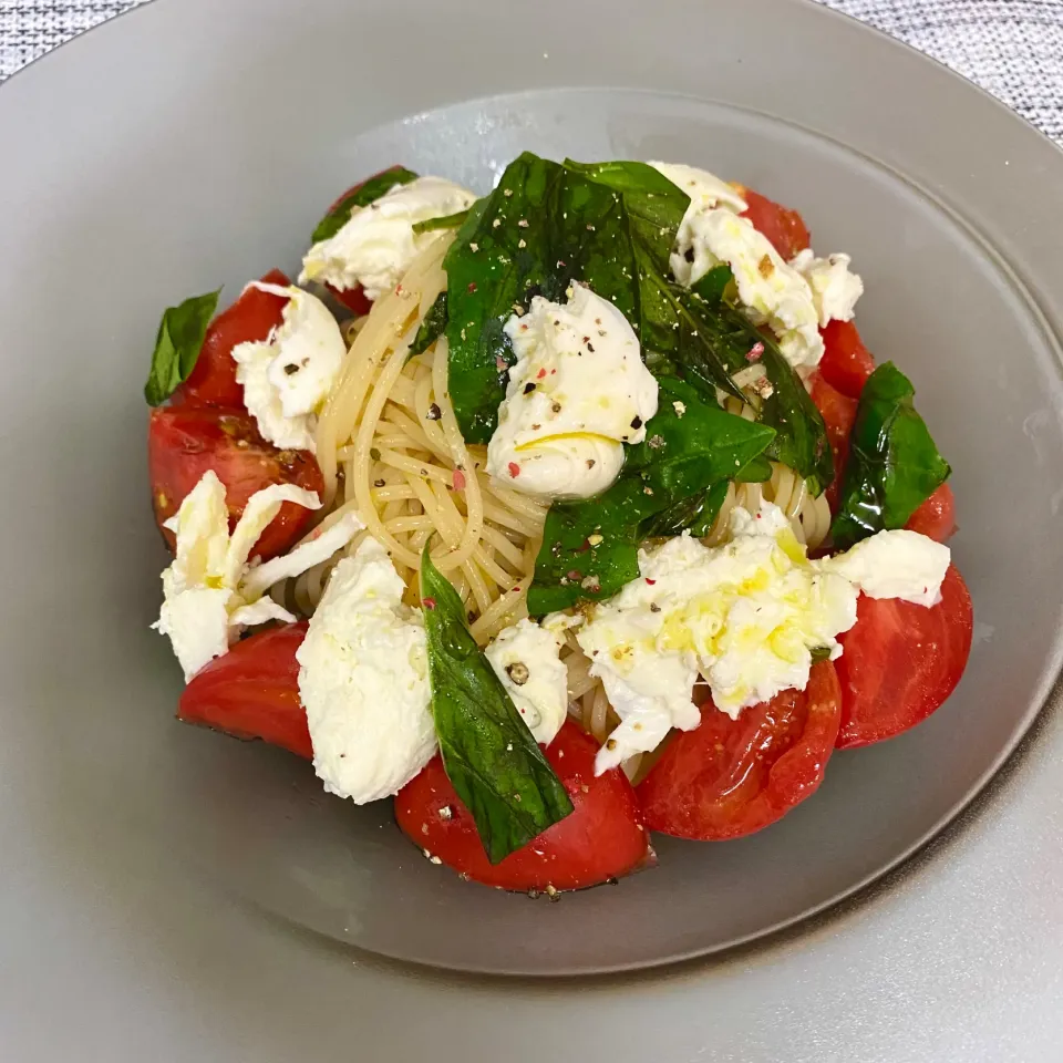 カプレーゼの冷製パスタ|OLの気ままご飯🍽さん