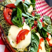 Margherita on cauliflower crust|Earl Pearsonさん