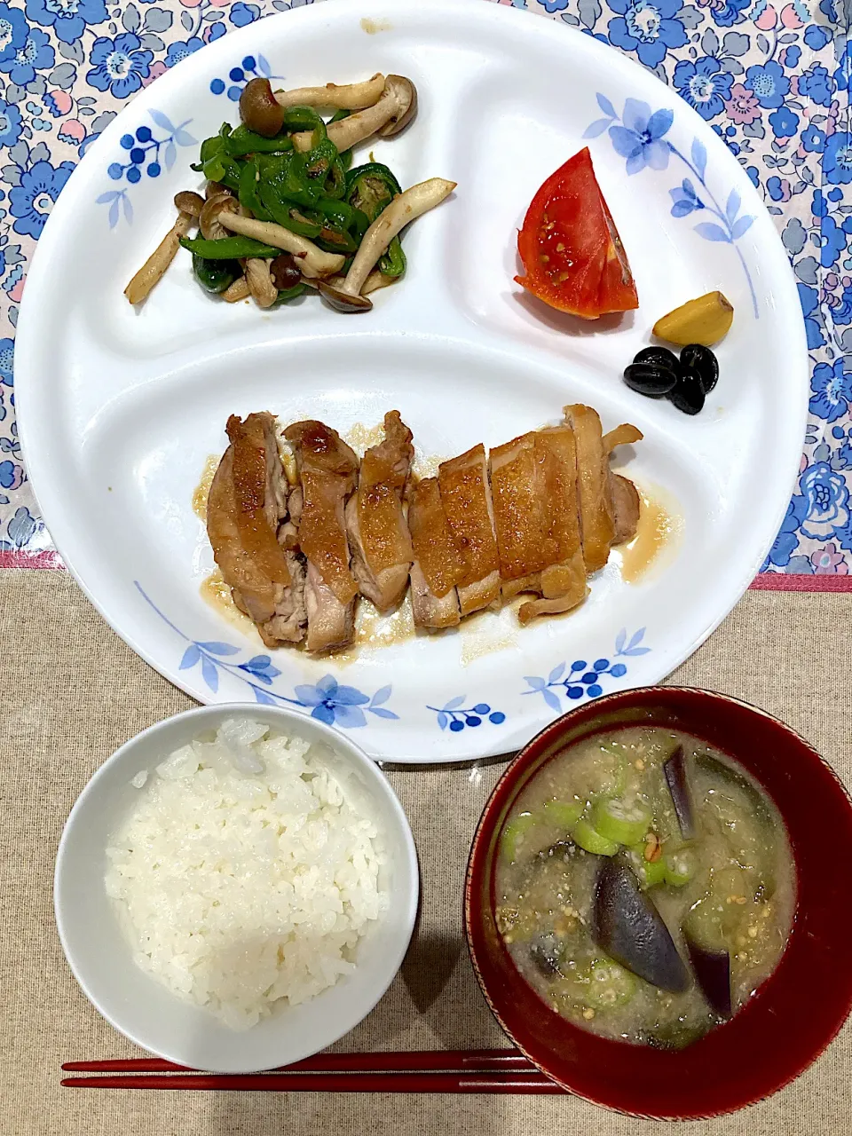 照焼きチキンとしめじとピーマン炒め|おしゃべり献立さん