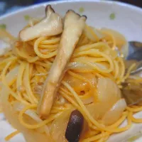 Snapdishの料理写真:▶きのこと玉葱の和風パスタ|あやさん