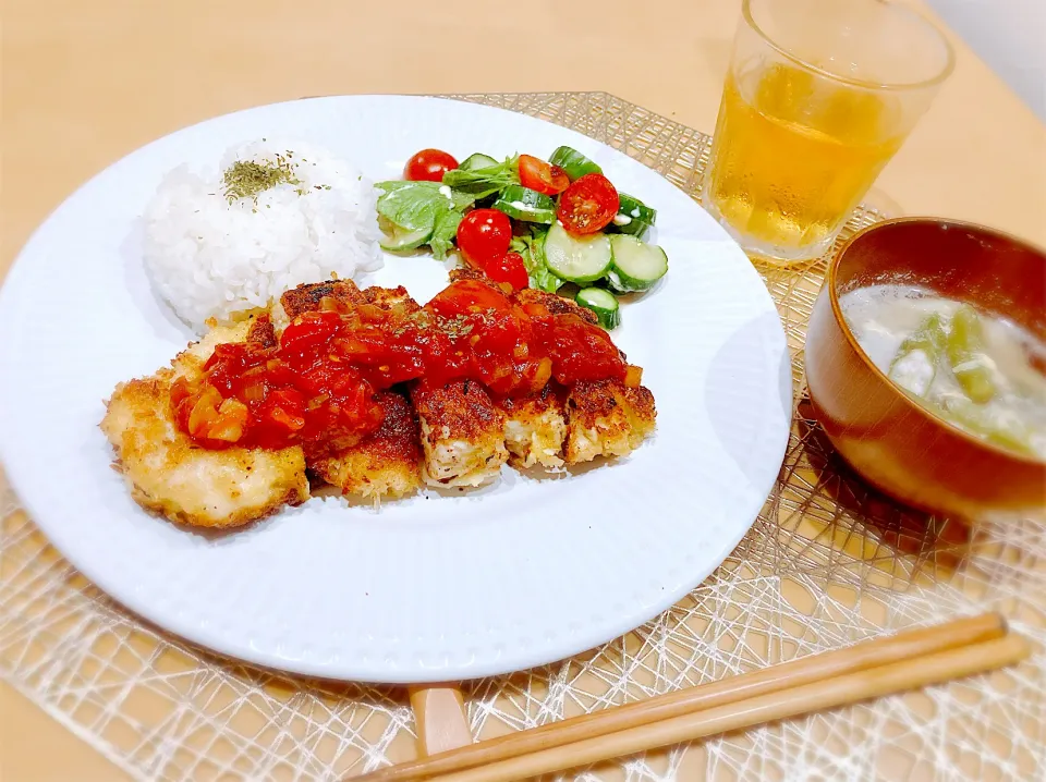 チキンカツと夏野菜のお味噌汁|kona7さん