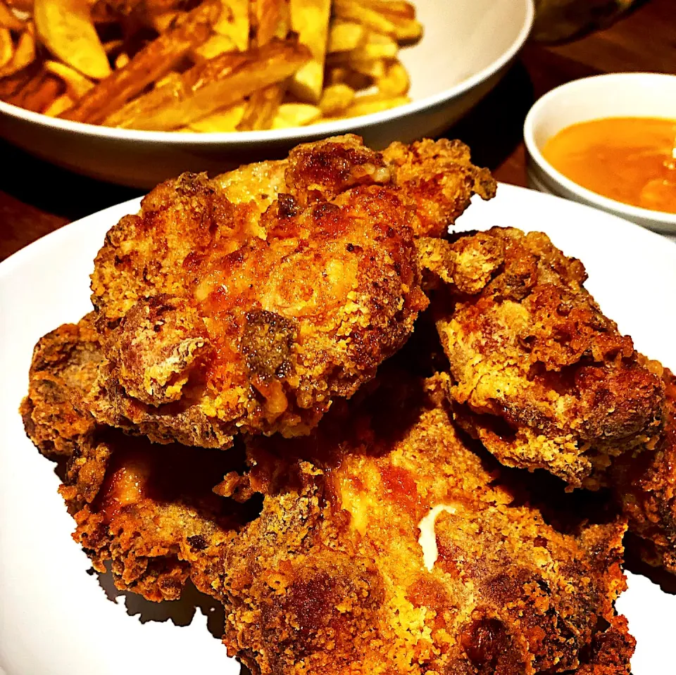 Dinner ! Dinner ! 
EFC Emanuel’s Fried Chicken with Fresh Cut Chips 
#chips #friedchicken #homemade
#homecooking
#chefemanuel|Emanuel Hayashiさん