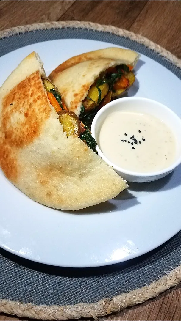 pita bread with veggie filling, with an Italian dressing|Busisiwe Malunduさん