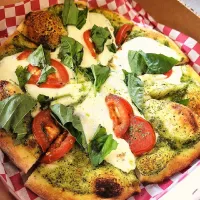 Margherita on sourdough crust|Earl Pearsonさん