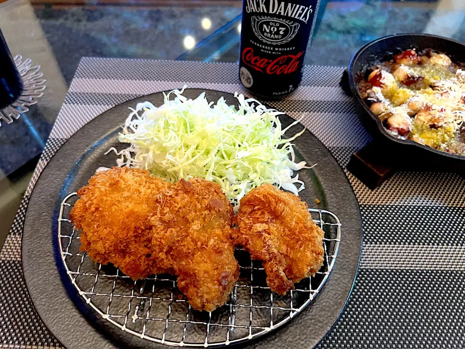 今夜の娘の晩酌ご飯のメインは、昨夜娘がボソッとご飯食べながら呟いた、ヒレカツ😆|yokoさん