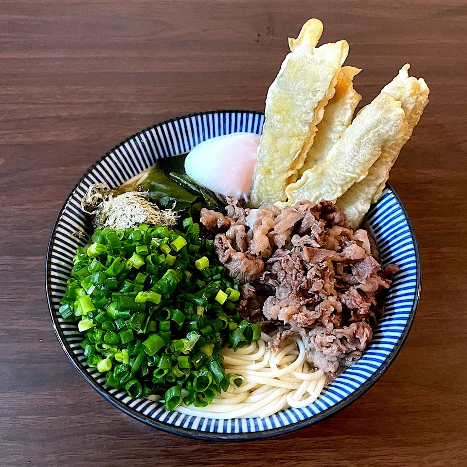 太刀魚天ぷら肉温玉ワカメネギだくうどん|dashi menjiroさん