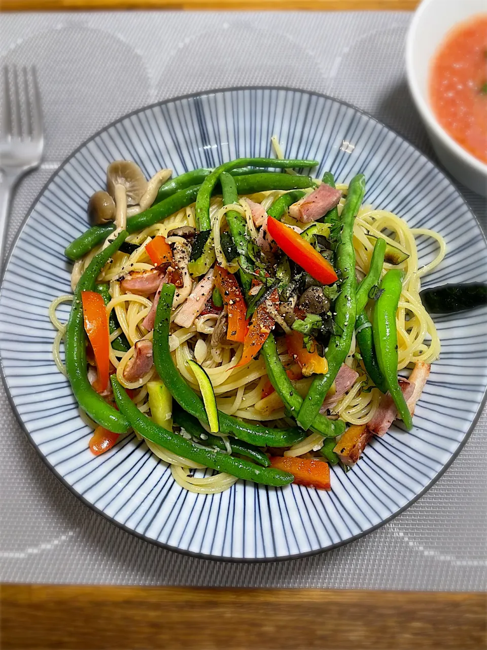 夏野菜とベーコンきのこのスパゲッティ(新玉ねぎ麹味)|morimi32さん