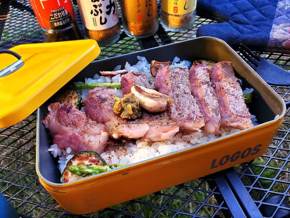 サーロインステーキ丼|オハナシマンさん