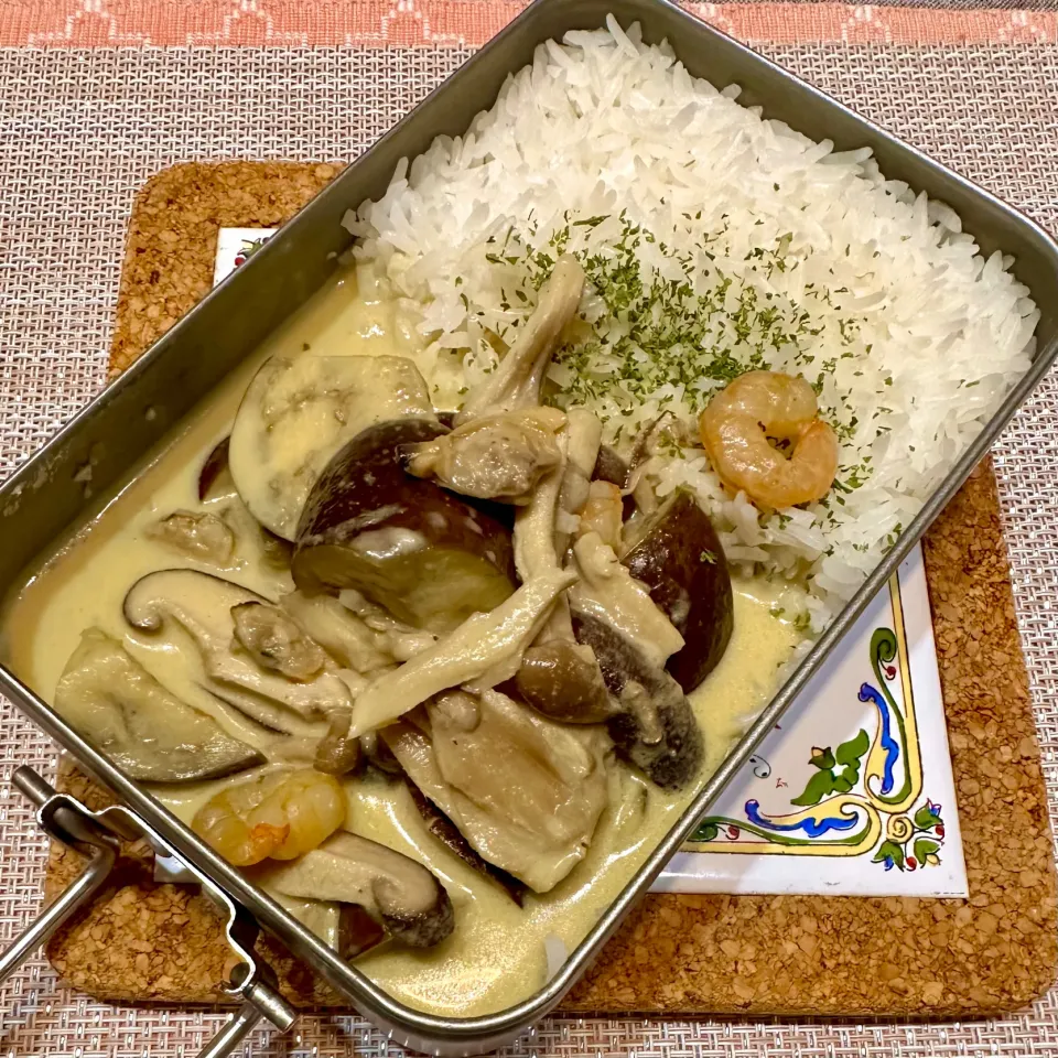 メスティンでキャンプ風グリーンカレー🍛|Jean Nobyさん