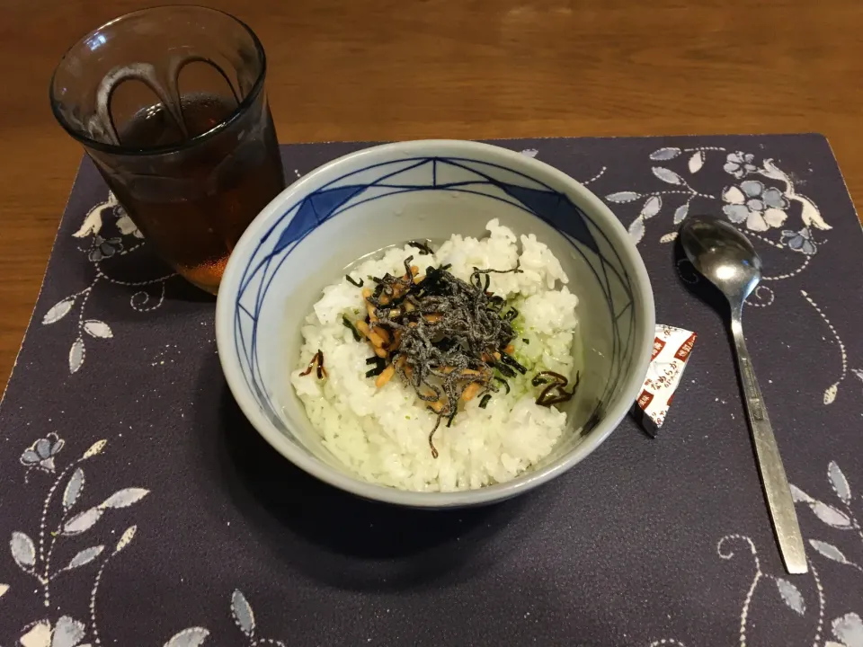 お茶漬け、プロセスチーズ(朝ご飯)|enarinさん