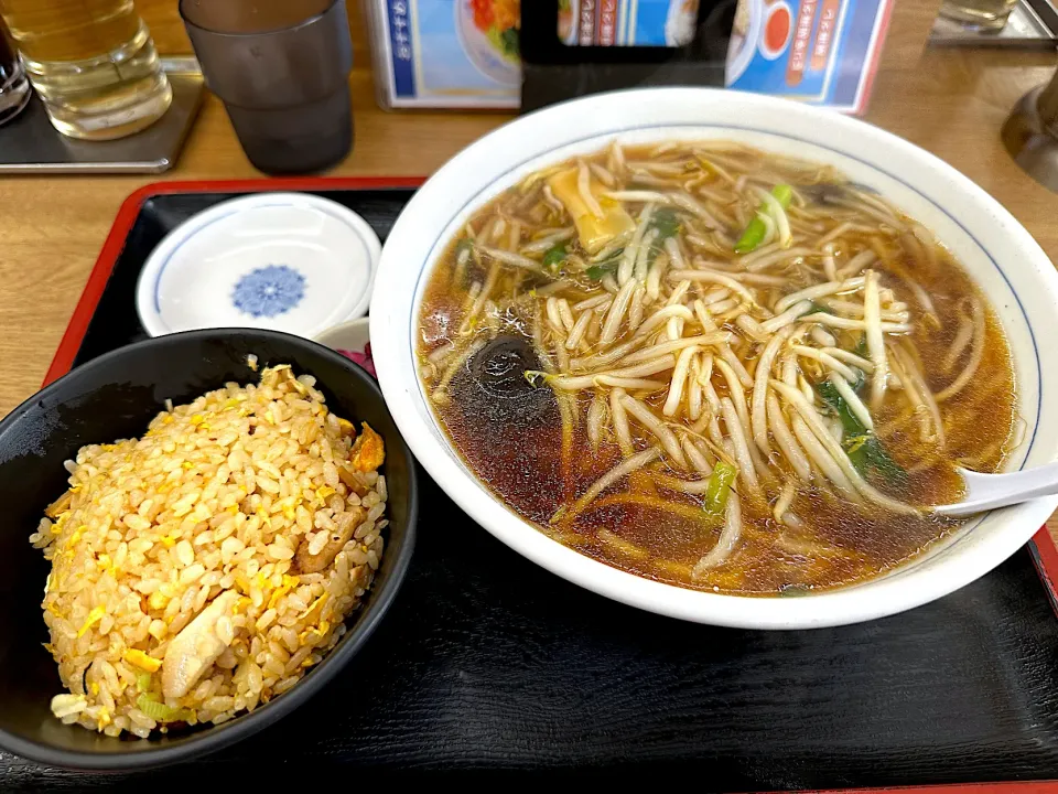 Snapdishの料理写真:もやしそばと半炒飯|マハロ菊池さん