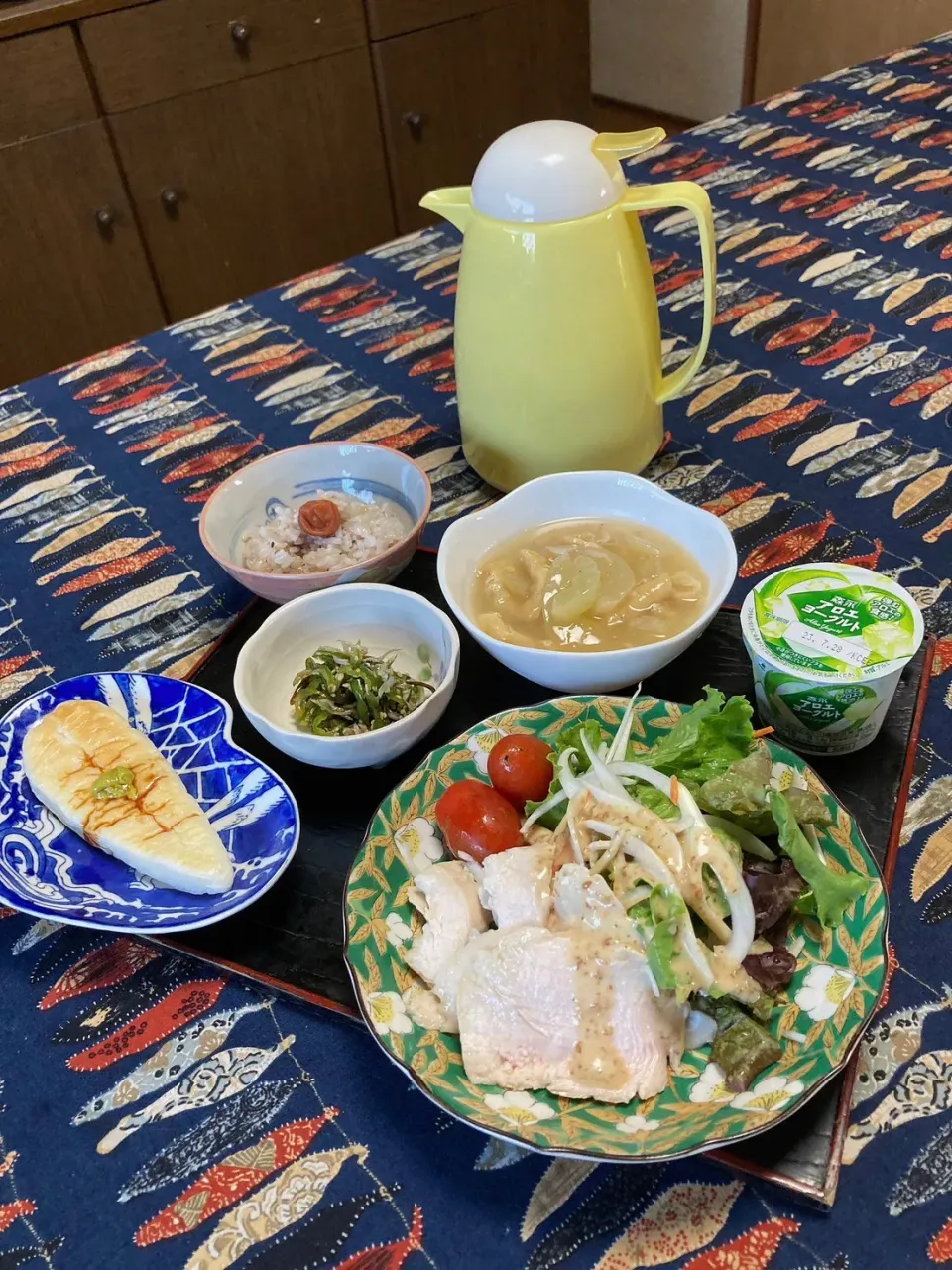 grandmaの晩ごはん☆ 今夜鶏胸肉のチャーシュー…キュウリのあんかけ…差し入れの笹かまぼこ、ピーマンのジャコ和えで頂きます|kaoriさん