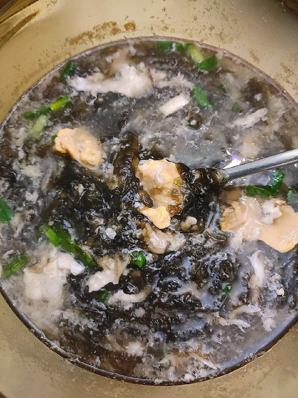 Snapdishの料理写真:Seaweed soup with salted egg|Jocelyn SETさん