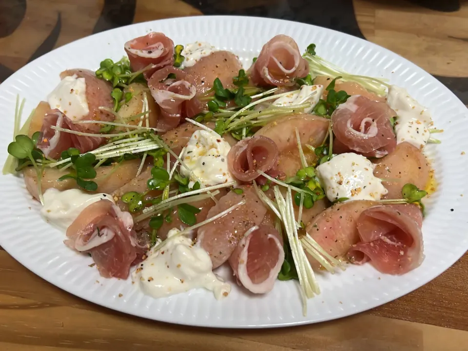 Snapdishの料理写真:桃と生ハムと水切り大豆ヨーグルトのカプレーゼ|えみりんさん