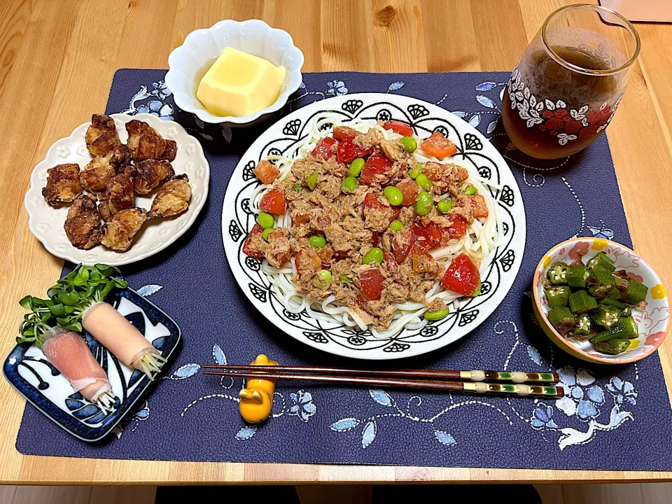 ツナトマト枝豆冷や出汁うどん、オクラの鰹節和え、カイワレ生ハム巻き、ちくわ揚げ、卵豆腐|world_herさん