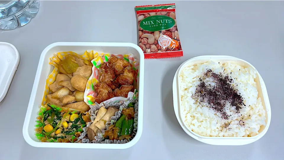 Snapdishの料理写真:鶏胸肉ネギマ、ちくわ揚げ、エリンギ炒め、出汁鰹節ピーマン、ほうれん草ツナコーン、ゆかりご飯|world_herさん