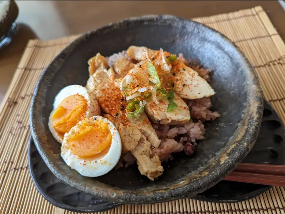 鶏むねチャーシューで朝丼🍻|miyuki🌱さん