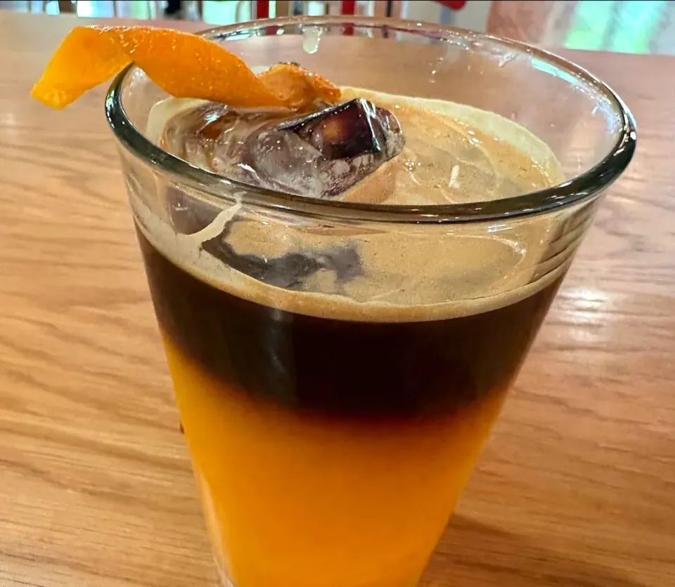 Snapdishの料理写真:Iced Americano Orange 🧊☕🍊
...
...
I Just Love How Bitter & Sour in This Glass! 🥰|An'leeさん