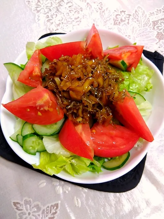 中華風味じゃこエリンギのサラダ🥗
(じゃこエリンギを胡麻油、酒、
すし酢、すき焼きたれで煮たののせた!!)|m.rafuさん