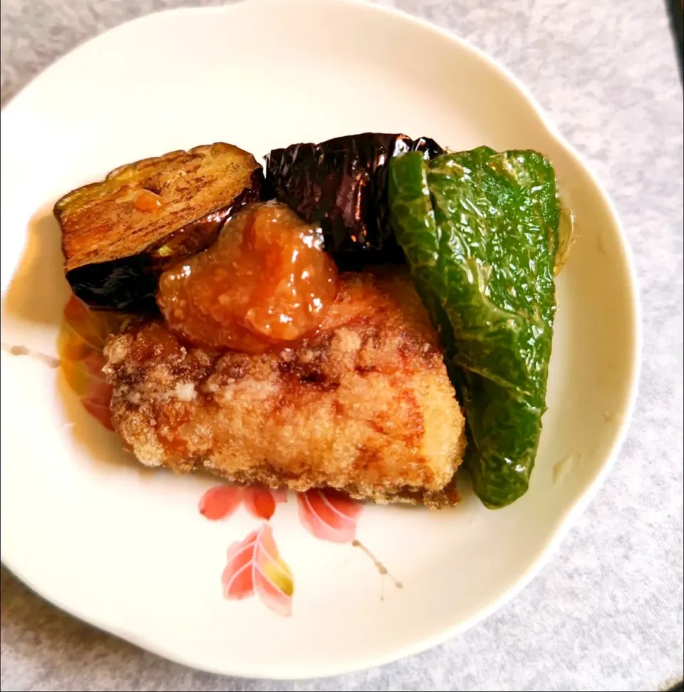 鯖の唐揚げ。茄子とピーマンの素揚げ|郁ちゃんさん