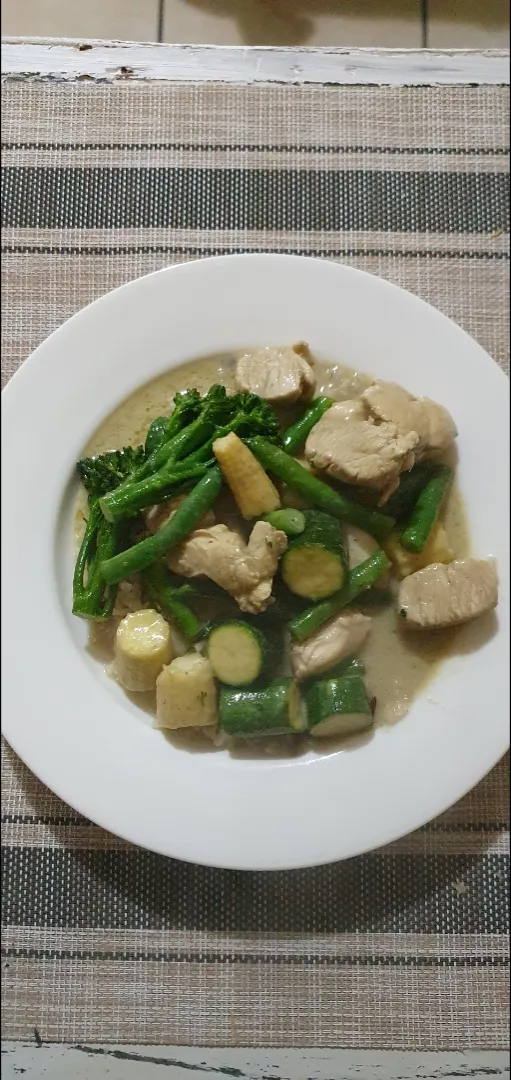 Snapdishの料理写真:green curry|Zaakirah Hattasさん