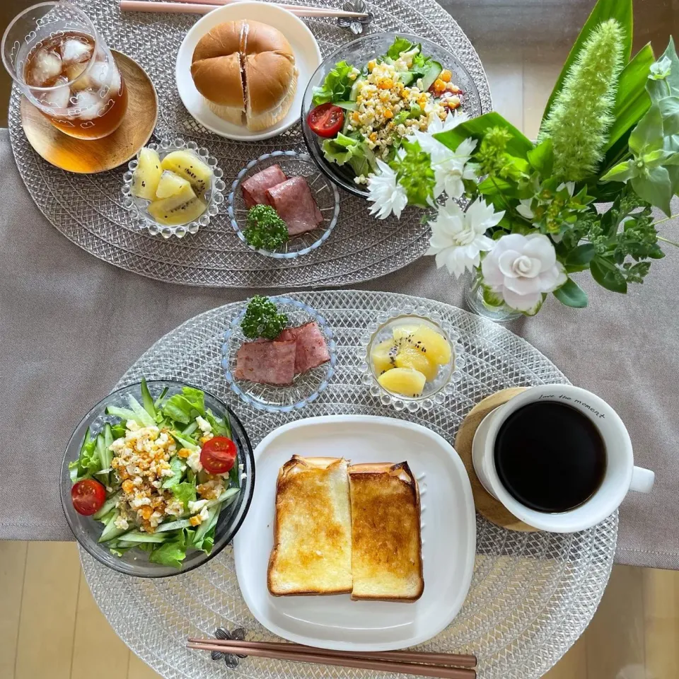 Snapdishの料理写真:7/23休日モーニング🌱✨

・乃が美生食パン
・バタートースト
・メロンクリームパン
・シャウエッセンバム
・ミモザサラダ
・キウイ|Makinsさん