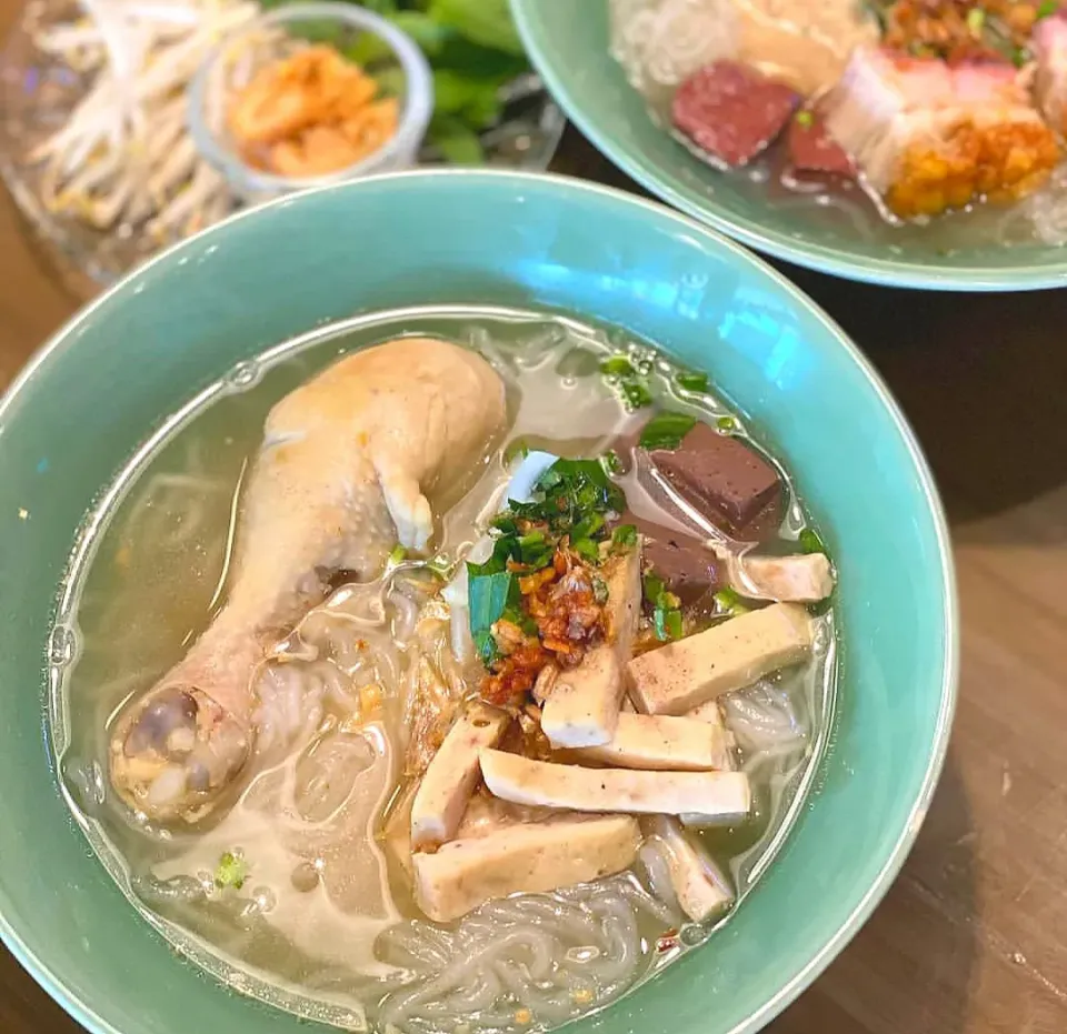 Vietnamese-Style Thick Rice Noodles Soup w/ Chicken 🐔🍜🤤 (ก๋วยจั๊บญวนไก่)|An'leeさん