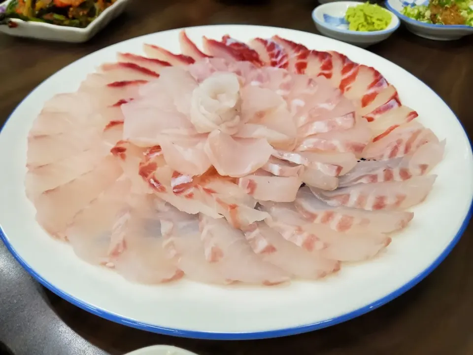 Snapdishの料理写真:Sashimi 😘|gabbysnowさん