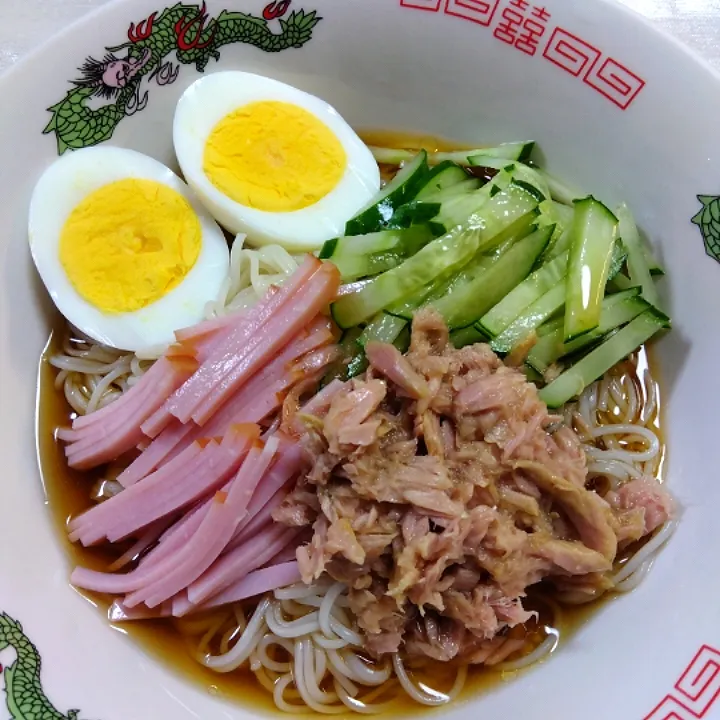 冷麺?!みたいな素麺😁🌹
(つゆは胡麻油少し、めんつゆ)
ツナ、ハム、きゅうり、ゆで卵、
胡麻が行方不明でなし🥹🥲|m.rafuさん