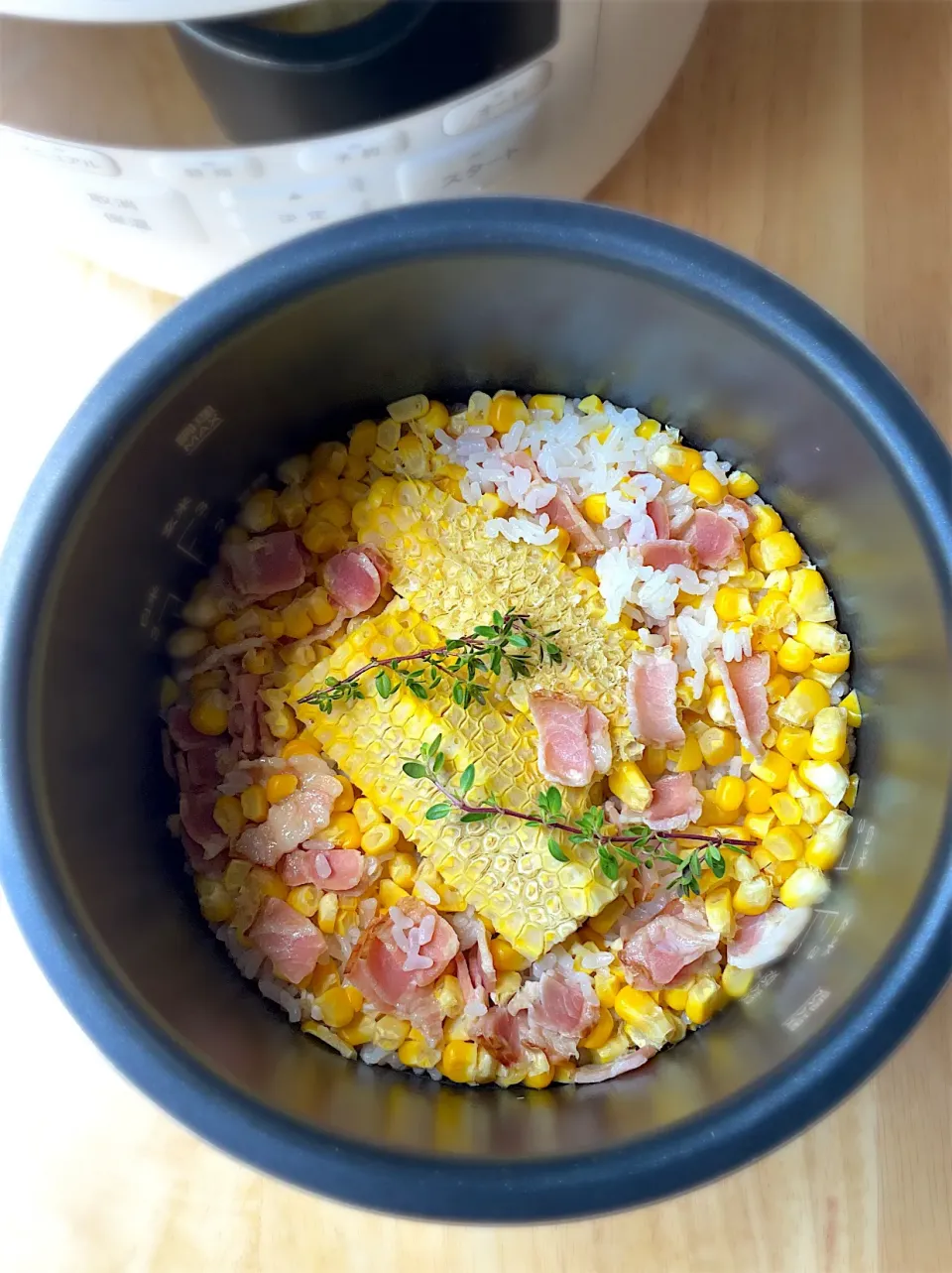 シロカおうちシェフPROで、とうもろこしとベーコンの炊き込みご飯🌽|9421beruさん