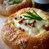 ウインナーとゴーダチーズの純胡椒塩糀パン