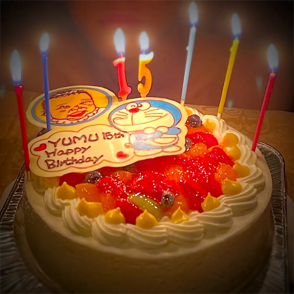 Snapdishの料理写真:Flowerさんの料理 Flowerさんの料理 お誕生日ケーキは、再生ボタン☝️|Flowerさん