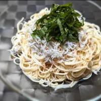 うめこんぶ茶とシラスのそうめん。