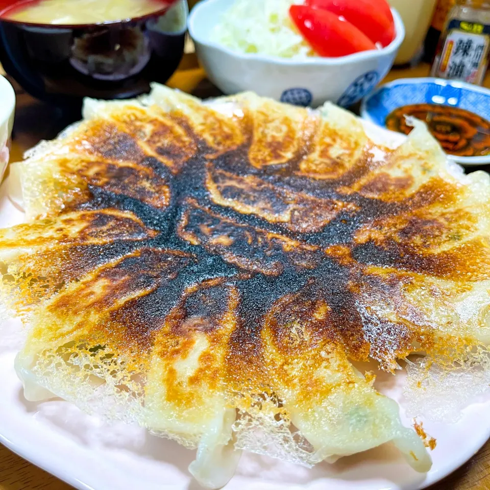 Snapdishの料理写真:【羽根付き餃子】|ristorante_sallyさん